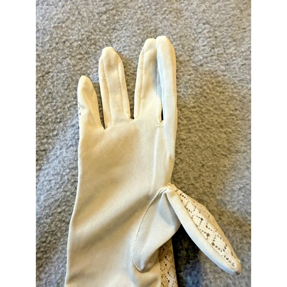Vintage 1950-60s Lace Crochet Gloves Faux Pearl Button Off White XS-Small Church